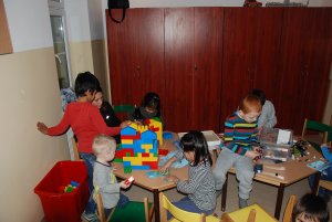 Dzieci z z Zespołu Szkół w Birczy przekazały zabawki do Strzeżonego Ośrodka dla Cudzoziemców 