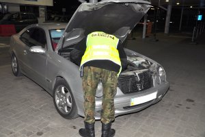 Mercedes zatrzymany na przejściu granicznym w Korczowej 