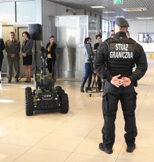 Robot pirotechniczny dla lotniczego przejścia granicznego w Rzeszowie- Jasionce 