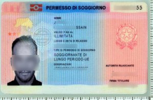 ujawniony fałszywy włoski dokument pobytowy 