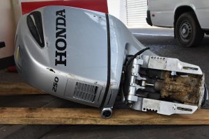  Zatrzymany silnik zaburtowy Honda