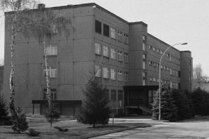 lata 90-te budynek tzw. koszarowca w komendzie BiOSG w Przemyślu 