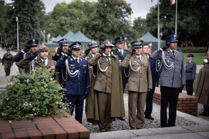Przedstawiciele służb mundurowych na uroczystości w Rzeszowie, fot. st. szer. Arkadiusz Czernicki - 21 Brygada Strzelców Podhalańskich 
