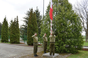 uroczyste podniesienie flagi w PSG w Huwnikach 