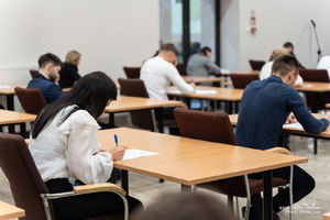 Drugie etap naboru do służby w BiOSG - test z wiedzy ogólnej, języka obcego i sprawności fizycznej oraz rozmowa z komisją egzaminacyjną