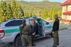 funkcjonariusze SG oraz zatrzymani cudzoziemcy funkcjonariusze SG oraz zatrzymani cudzoziemcy