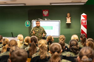 Uczniowie klasy mundurowej dynowskiego liceum poznawali realia służby w Bieszczadzkim Oddziale SG.