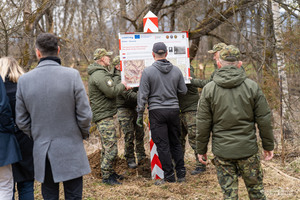 posadowienie znaków symbolizujących placówki SG