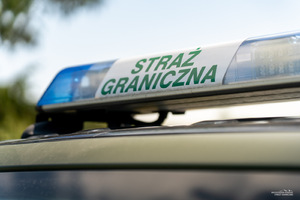 Napis Straż Graniczna na samochodzie służbowym 