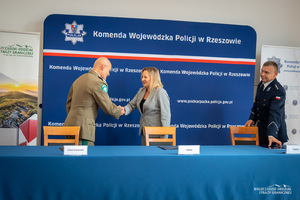 Bieszczadzki Oddział SG i Policja z Podkarpacia podpisały porozumienia ze szkołami średnimi