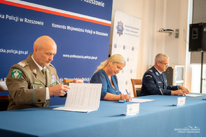 Bieszczadzki Oddział SG i Policja z Podkarpacia podpisały porozumienia ze szkołami średnimi